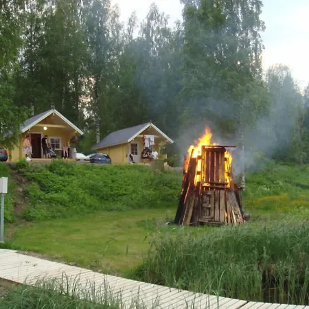 Mansikkaharju Camp Кемпинг 2*