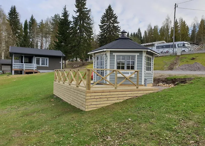 Mansikkaharju Holiday Camp مكان تخييم 2*