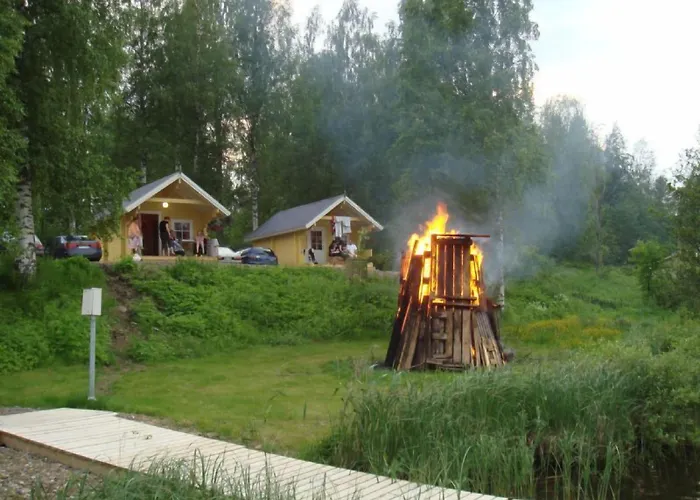 Mansikkaharju Camp Кемпинг 2*