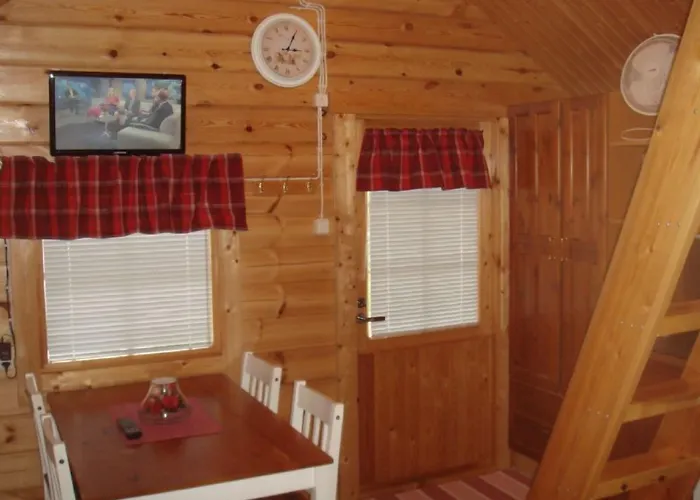 Mansikkaharju Camp Кемпинг Леппявирта